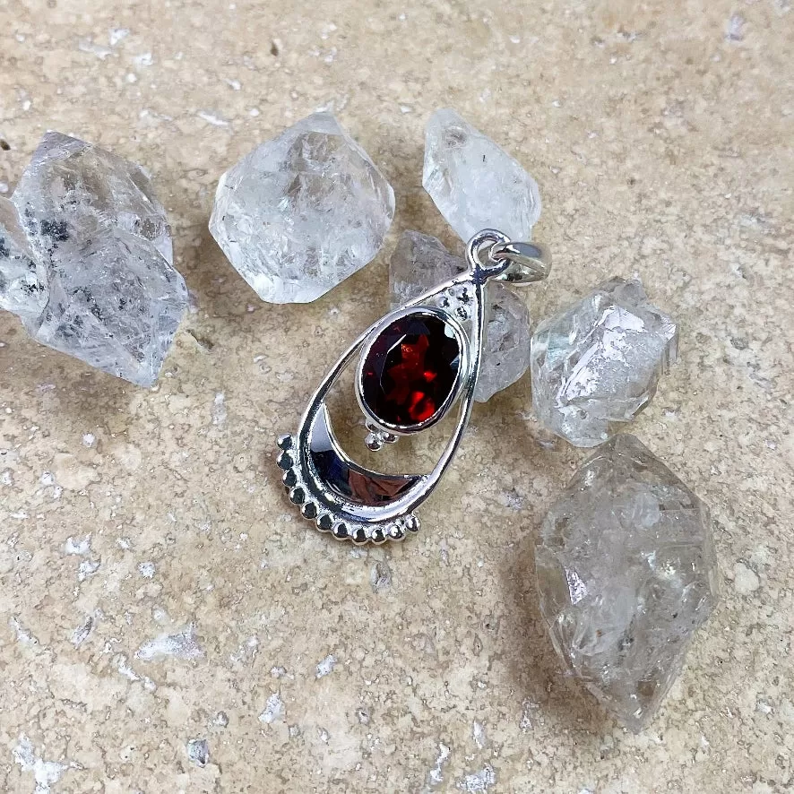 Garnet Artisan Oval Pendant - Niki