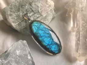 Labradorite Naevia Pendant - XLong Oval