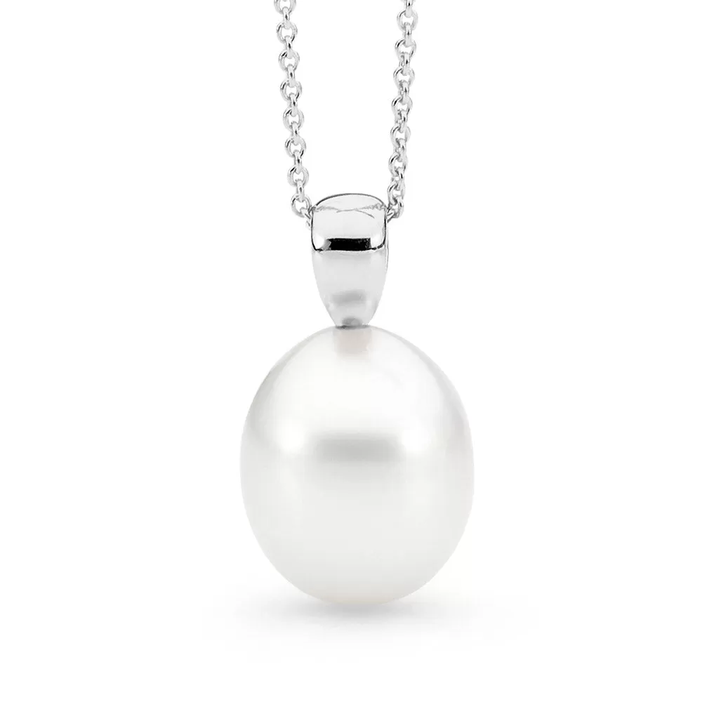 Rounded V Shape Pearl Pendant